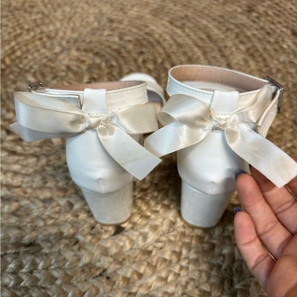 White patent stacked heels with bows size 40 - Picture 3 of 5
